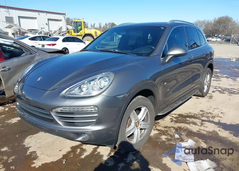 2012 Porsche Cayenne z USA, uszkodzony, nr VIN WP1AA2A24CLA02137